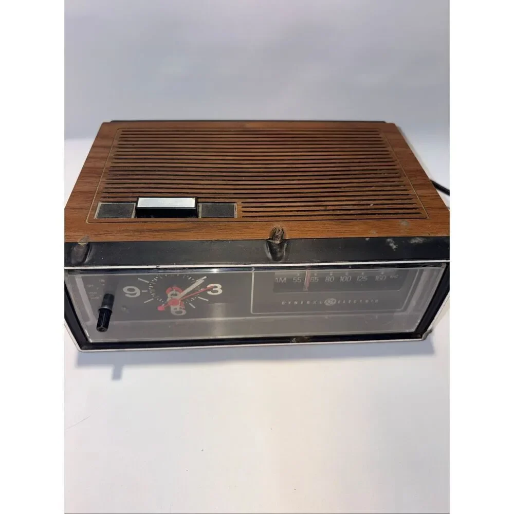 Vintage GE alarm clock radio